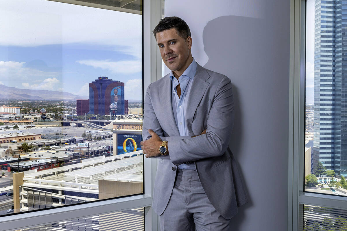 Fredrik Eklund meluncurkan aplikasi seluler NYATA di Las Vegas