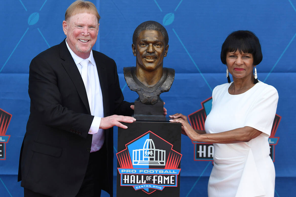 Mark Davis, left, and Elaine Anderson, Cliff Branch's sister, pose with a bust of the former NF ...