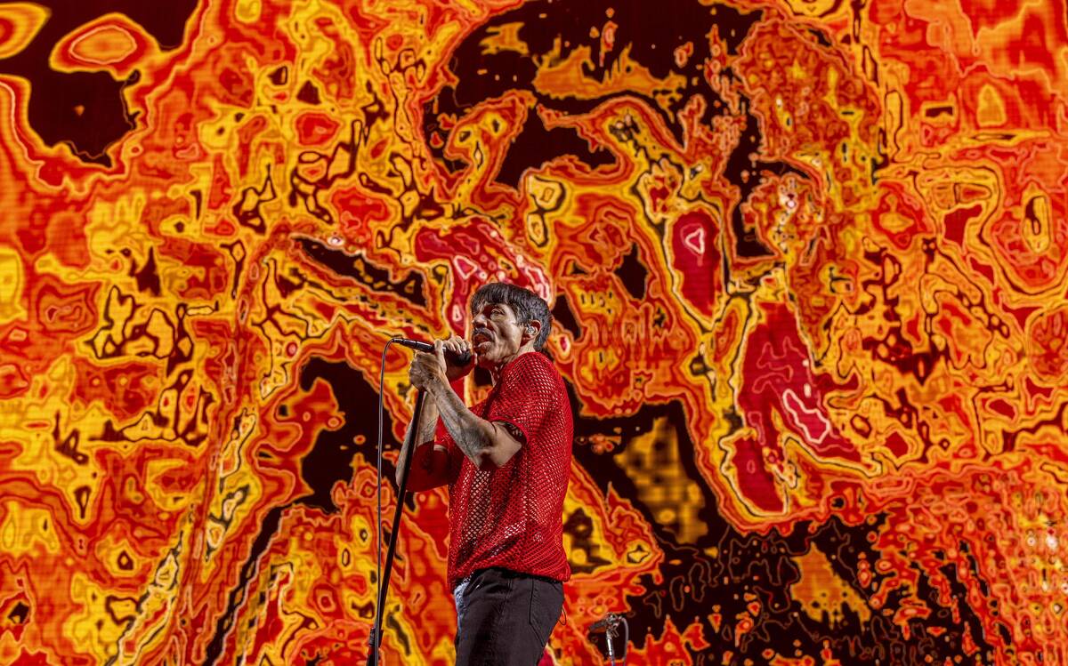 Red Hot Chili Peppers mengguncang Stadion Allegiant
