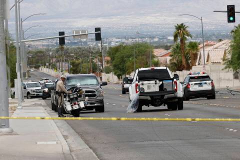 Las Vegas police investigate Tuesday, Aug. 9, 2022, near Brookman Elementary School on East Wa ...