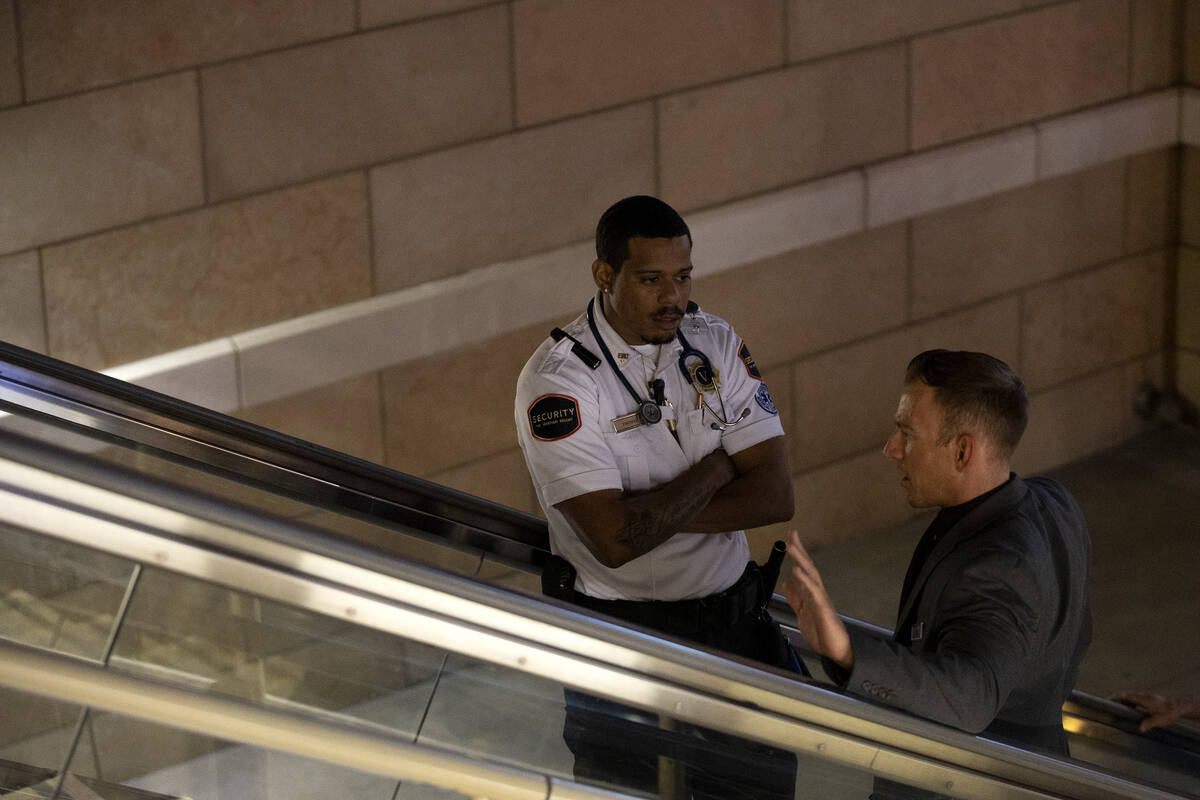 A security guard speaks with a man on the escalators outside the Palazzo on the Las Vegas Strip ...