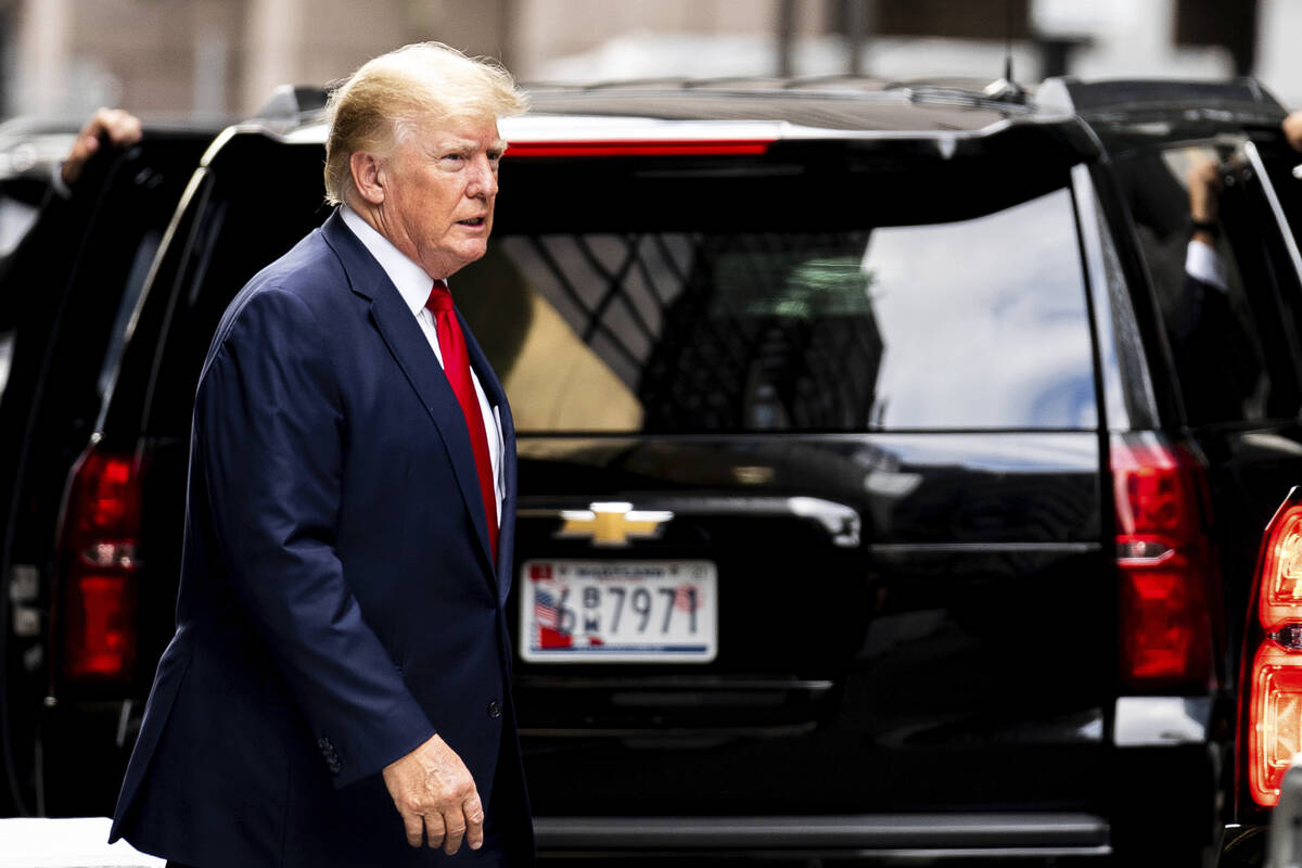 Donald Trump mengatakan dia menyelidiki amandemen kelima di NY