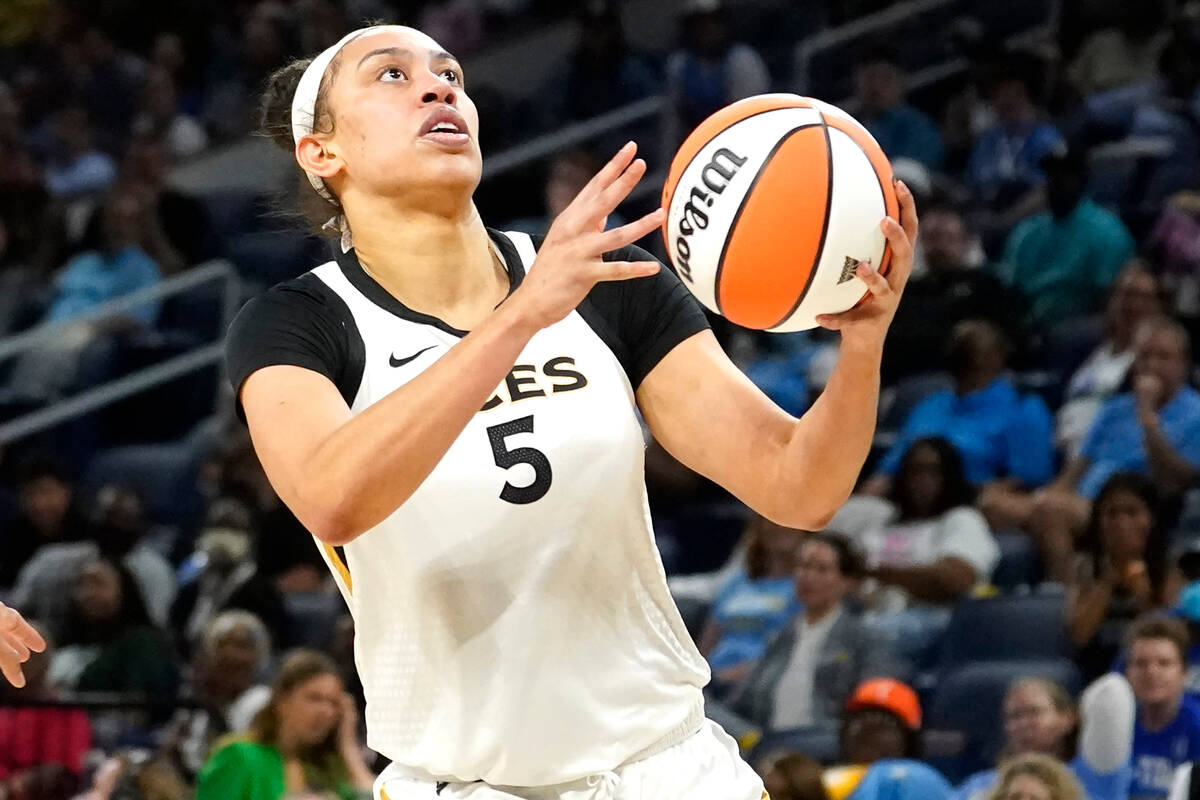 Las Vegas Aces' Dearica Hamby drives to the basket during the the WNBA Commissioner's Cup baske ...
