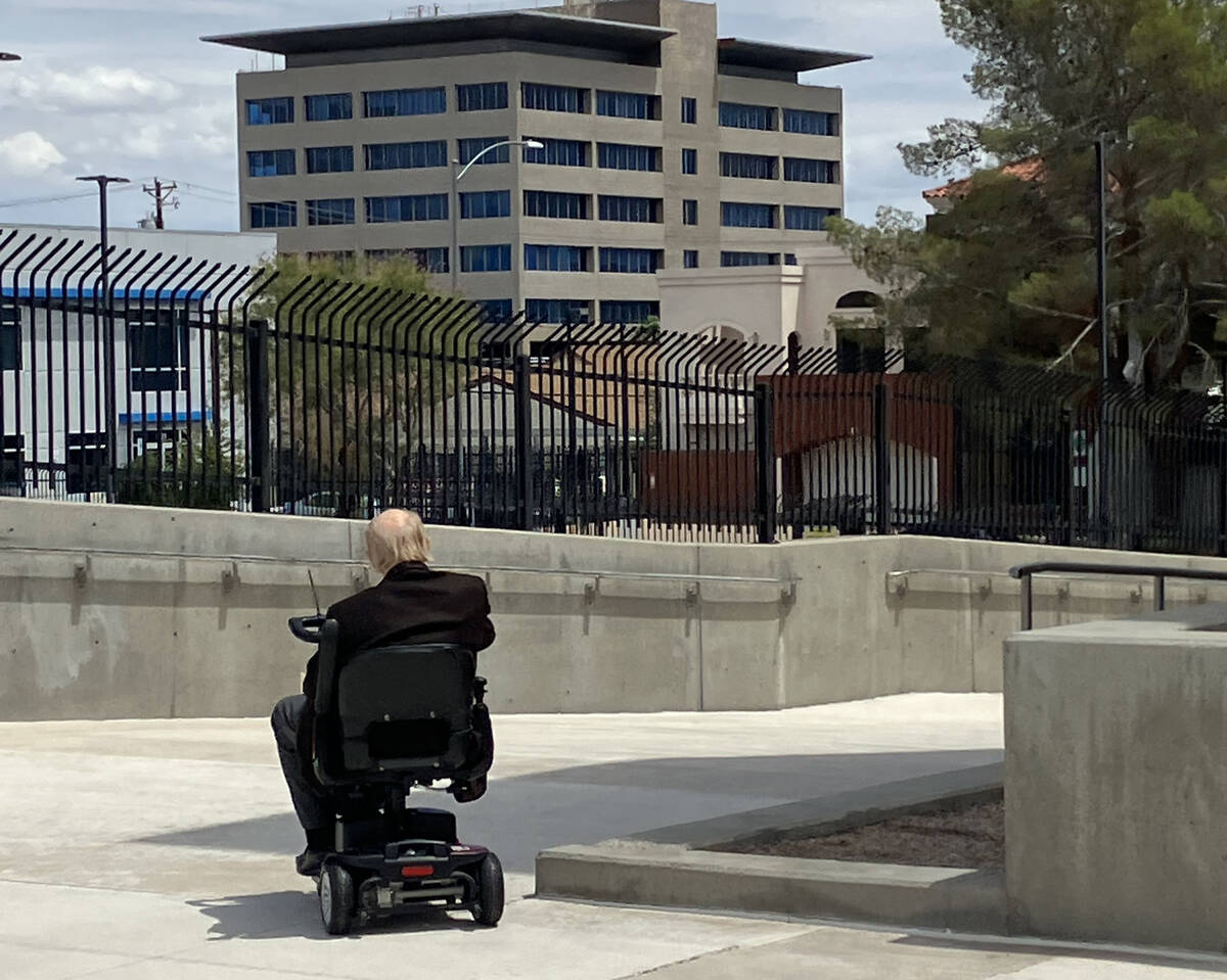 Defendant Allan Rothstein is seen leaving court on Friday, Aug. 12, 2022. (Glen Meek/Las Vegas ...