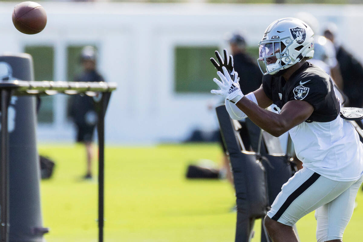 Raiders cornerback Amik Robertson (21) prepares to makes a catch during the team’s train ...