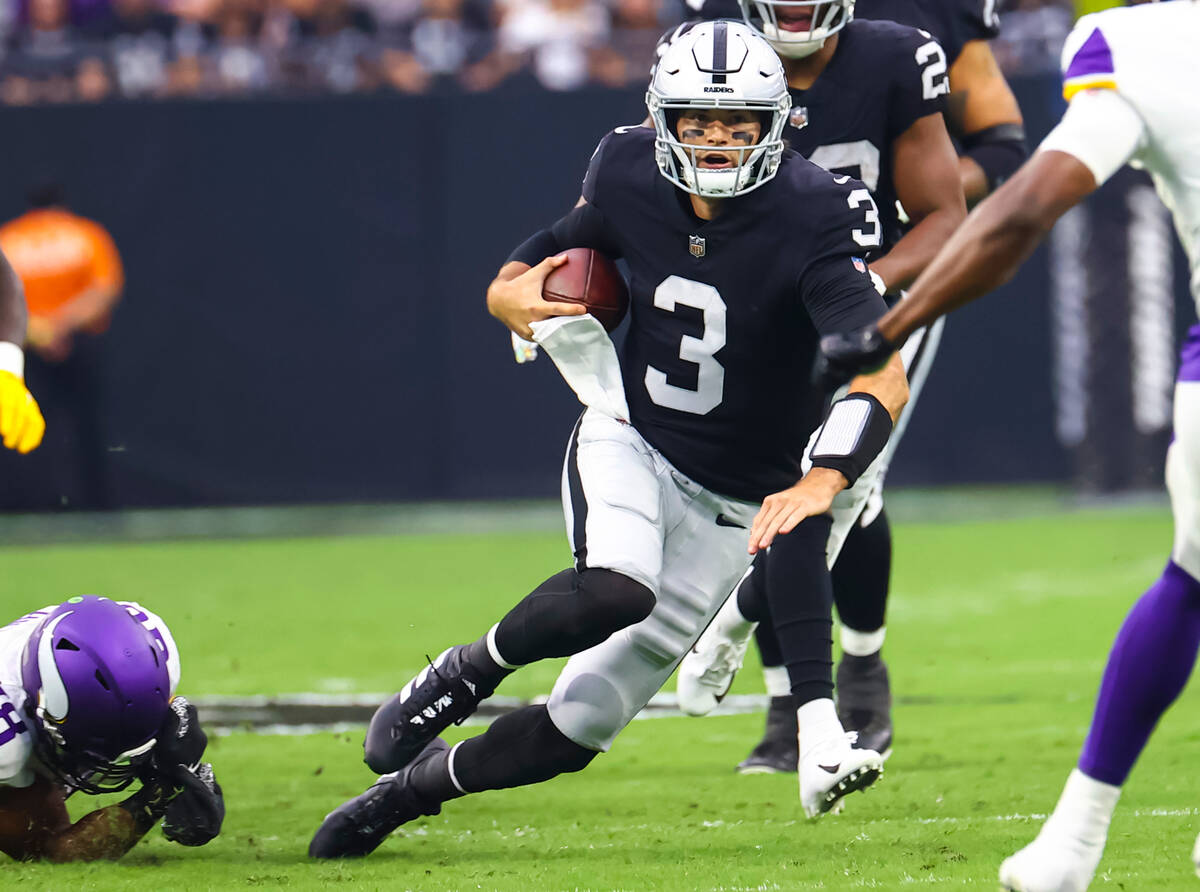 Raiders quarterback Jarrett Stidham (3) runs the ball against the Minnesota Vikings during the ...