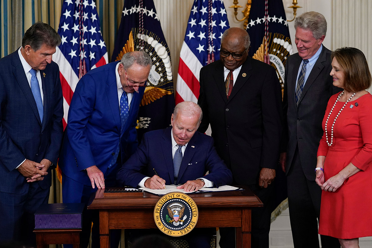 Presiden Biden mengesahkan Undang-Undang Pengurangan Inflasi