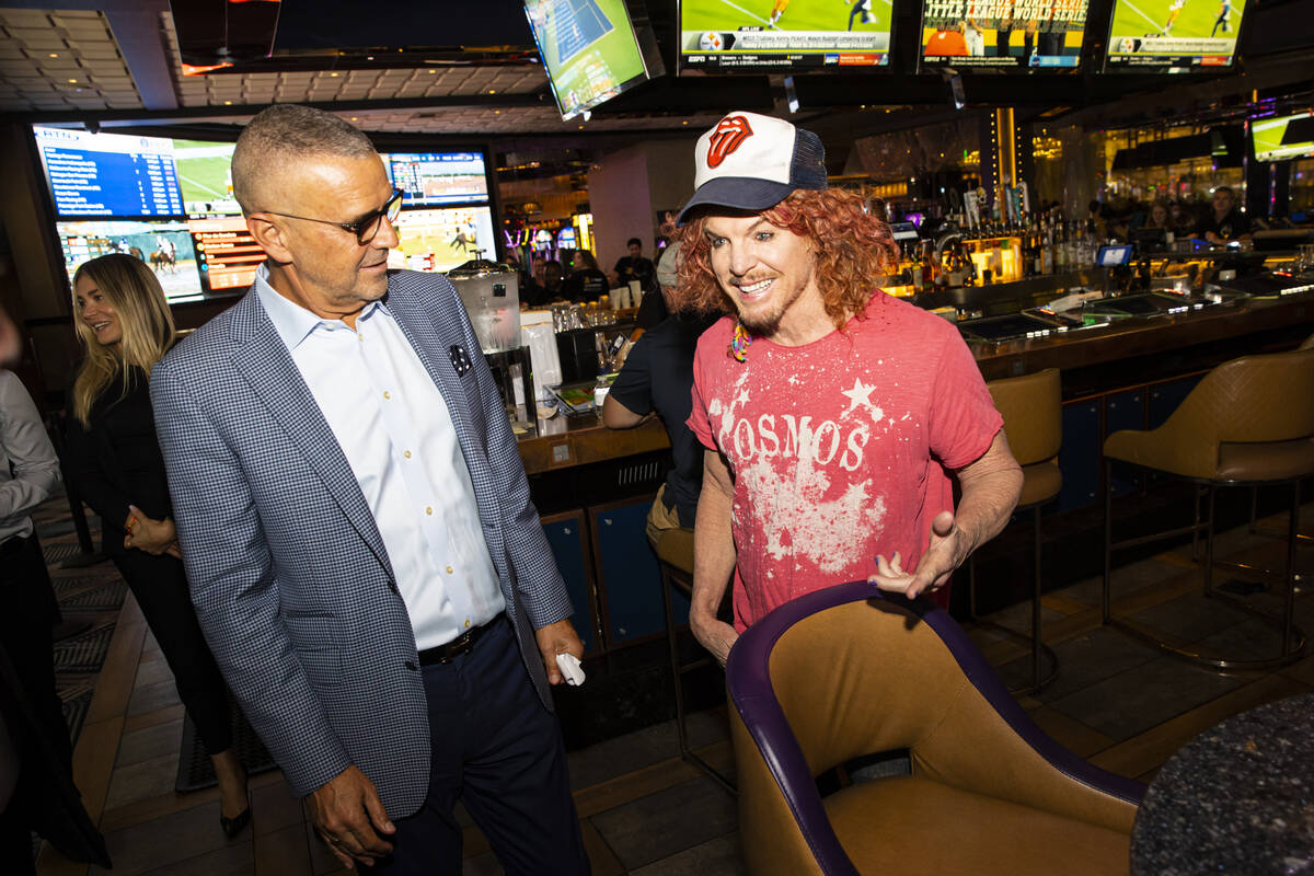 Carrot Top bertaruh pada Raiders untuk membuka sportsbook Cosmo