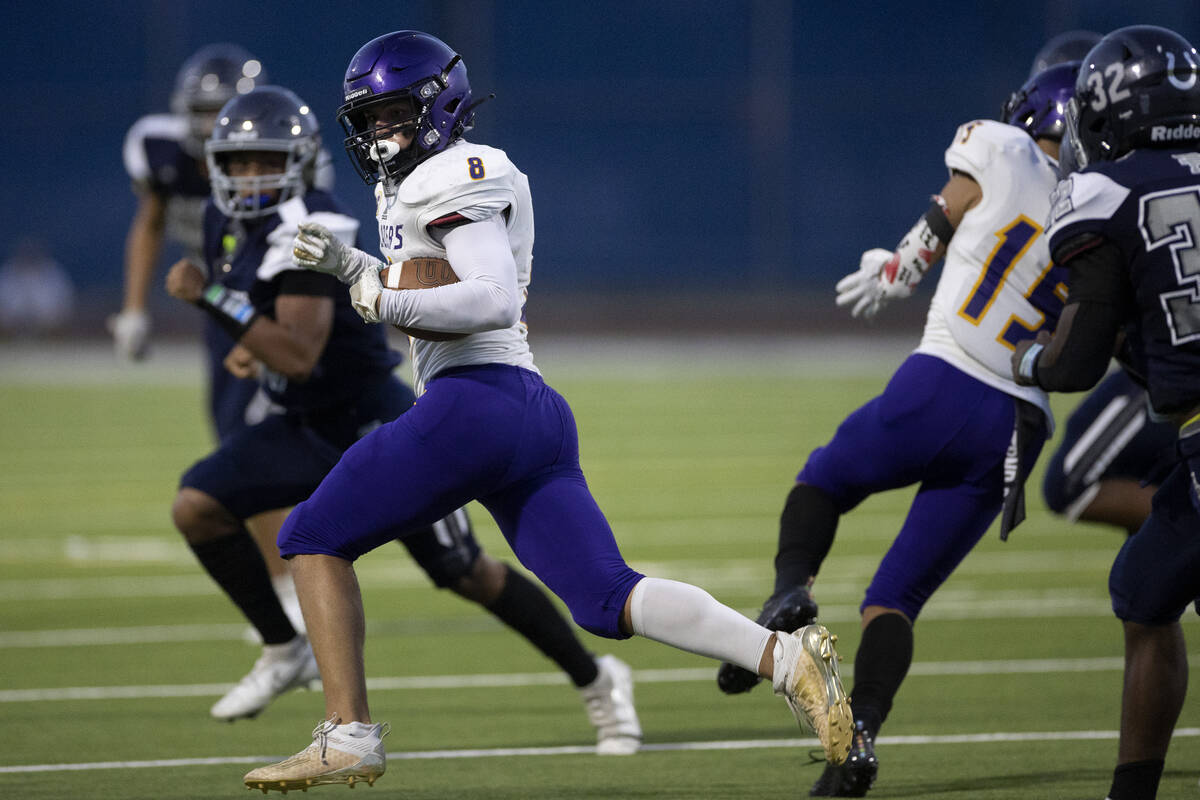 Durango wide receiver Tanner Nitsche (8) breaks away with the ball during a Class 4A high schoo ...