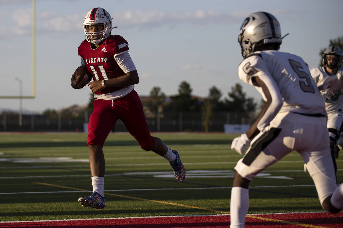 Liberty’s Tyrese Smith (11) runs into the end zone for a touchdown while Palo Verde&#x20 ...