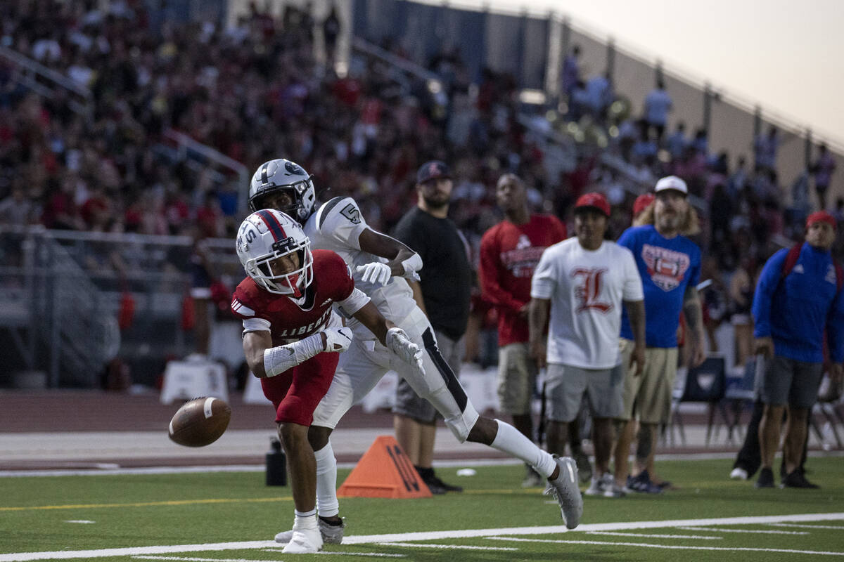 Liberty’s Rayshaun Manker dives to catch while Palo Verde’s Omari Jones (5) begin ...