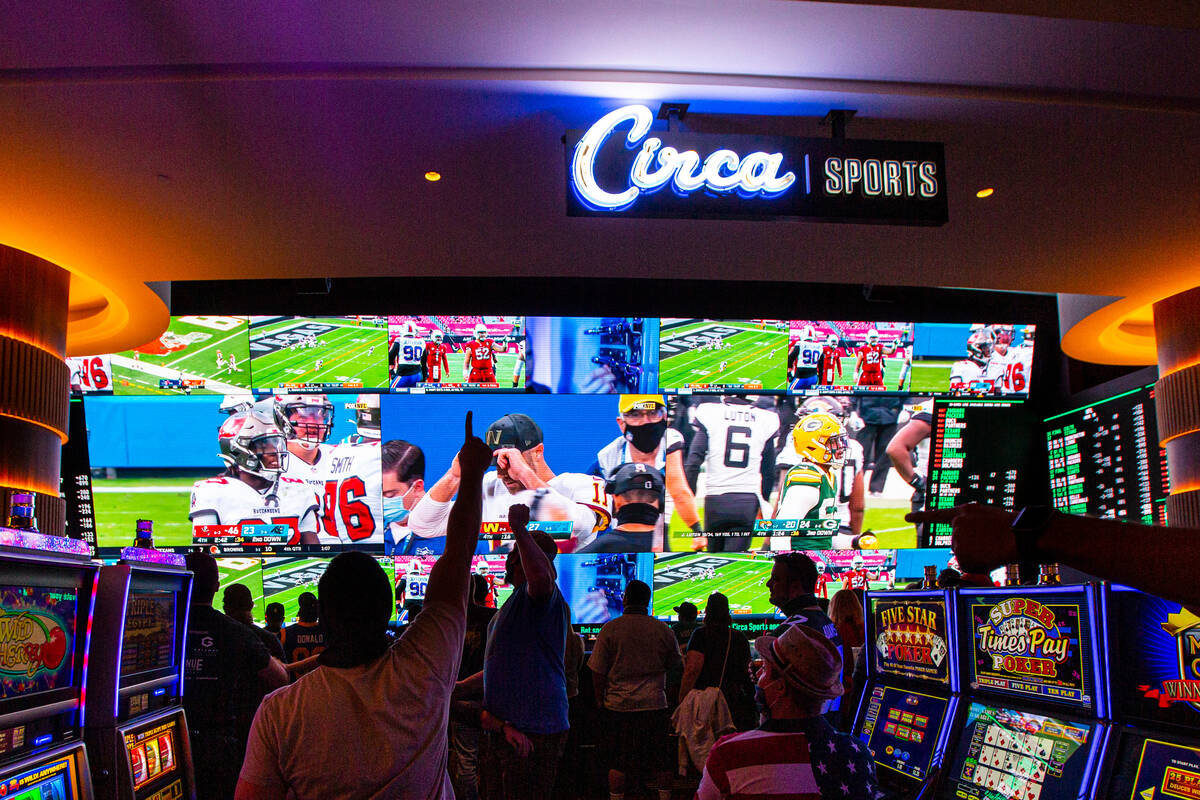 Menu Kontes Sepak Bola Las Vegas: Circa Faces M Overlay