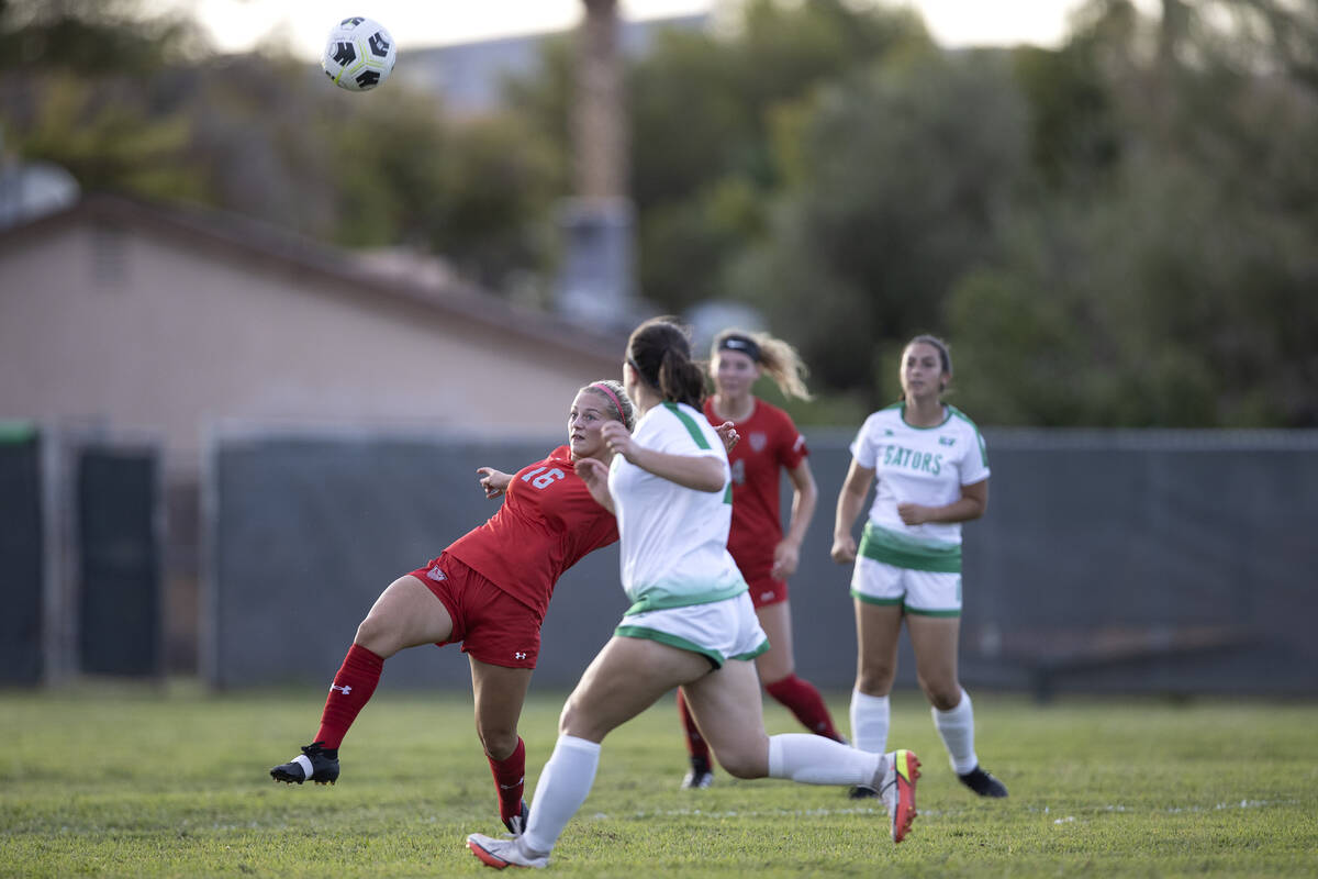 Arbor View’s Isabella Srodes (16) passes to a teammate while Green Valley’s Sofia ...