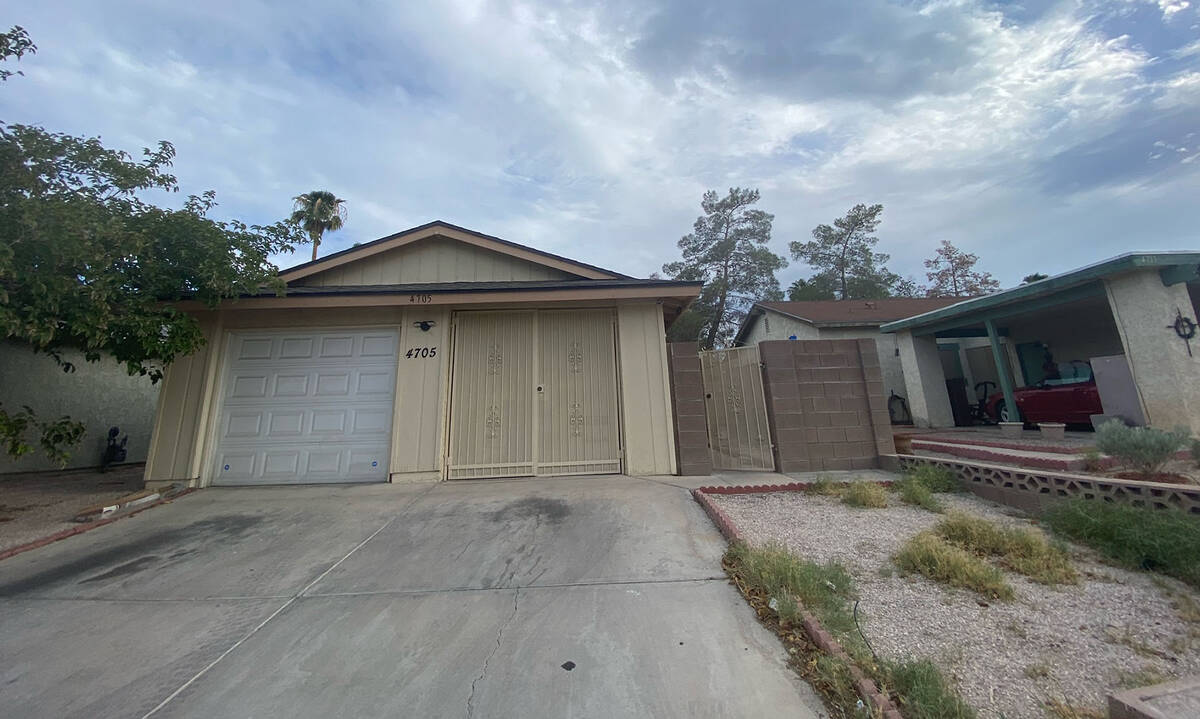 A house at 405 Via San Rafael, near West Flamingo and South Decatur, is believed by Las Vegas p ...