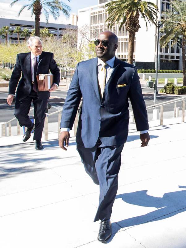 Former Las Vegas City Councilman Ricki Barlow prepares to enter the Lloyd D George Courthouse i ...