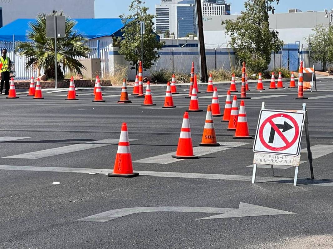 Road construction sign and cones line Polaris Avenue on Aug. 26, 2022. (Mick Akers/Las Vegas Re ...