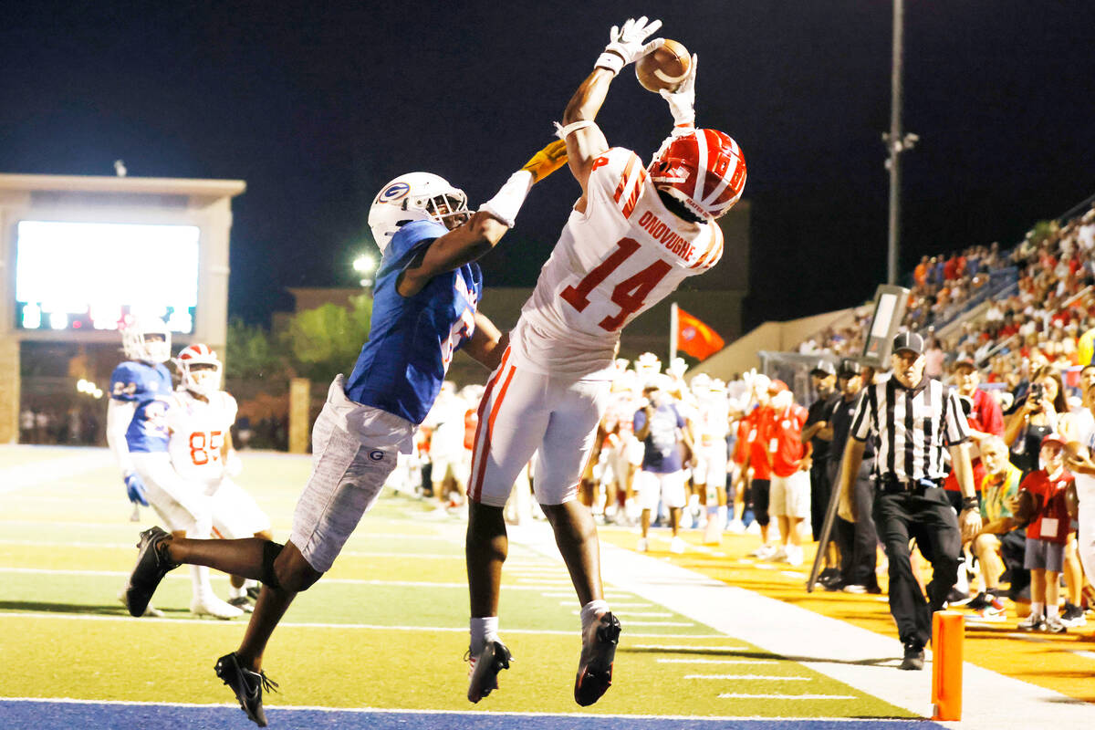 Mater Dei's wide receiver Jordan Onovughe (14) catches a touchdown pass as Bishop Gorman's defe ...