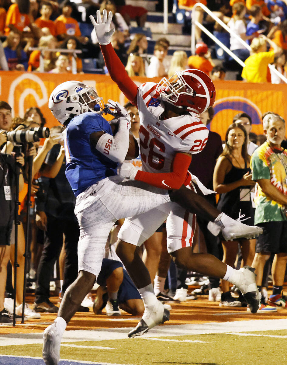 Bisho Gorman's wide receiver Zachariah Branch (1) catches a touchdown pass as Mater Dei's defen ...