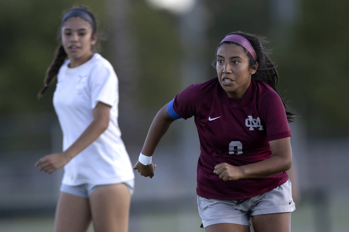 Cimarron-Memorial’s Kasandra Dominguez (9) eyes the goal while she breaks away with the ...