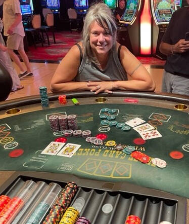 Lisa Ferber mencapai Mega Progressive Jackpot sebesar $391.172 bermain Three Card Poker di The Cromwell ...