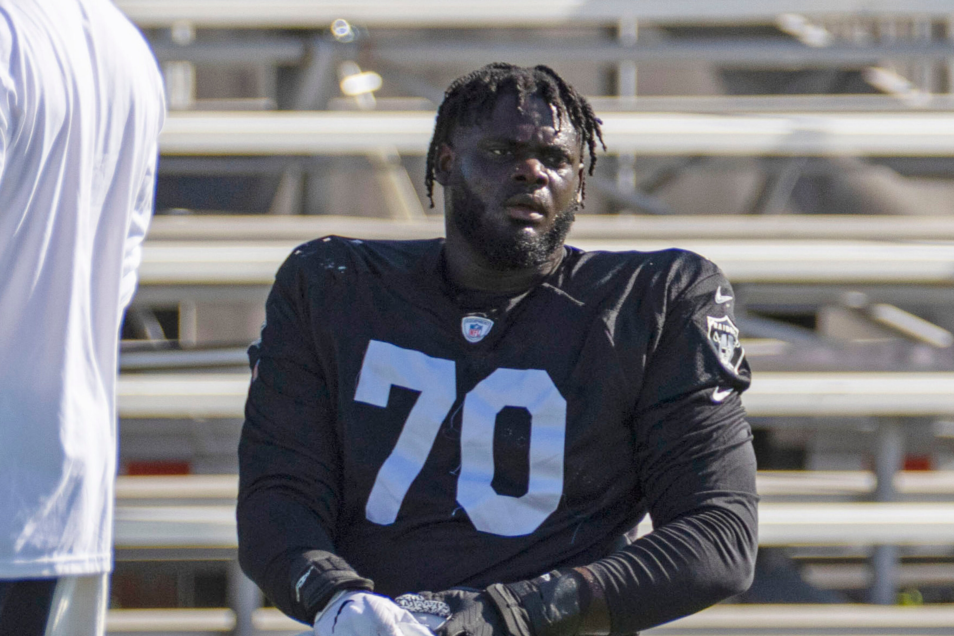 Opsi Raiders untuk Alex Leatherwood termasuk pelepasan atau perdagangan
