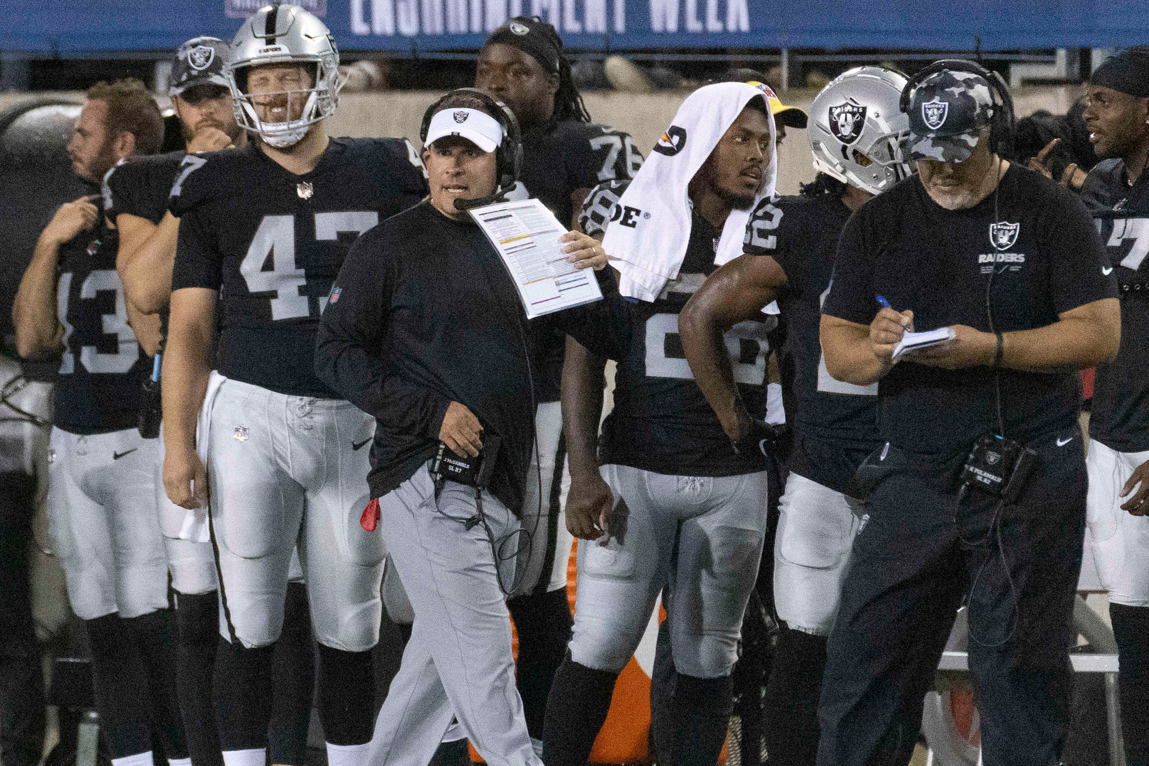 Josh McDaniels dari Raiders mendapat kesempatan untuk mempraktikkan prosedur tantangan