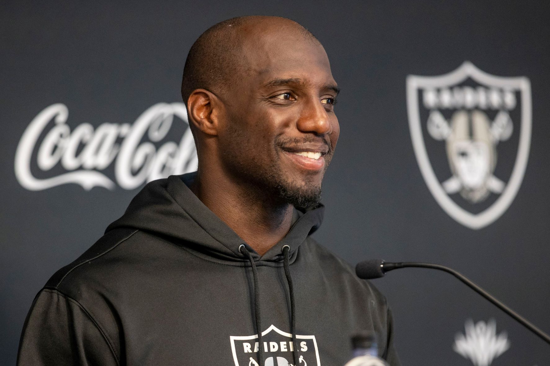 Raiders’ Duron Harmon keluar untuk melayani komunitas Las Vegas
