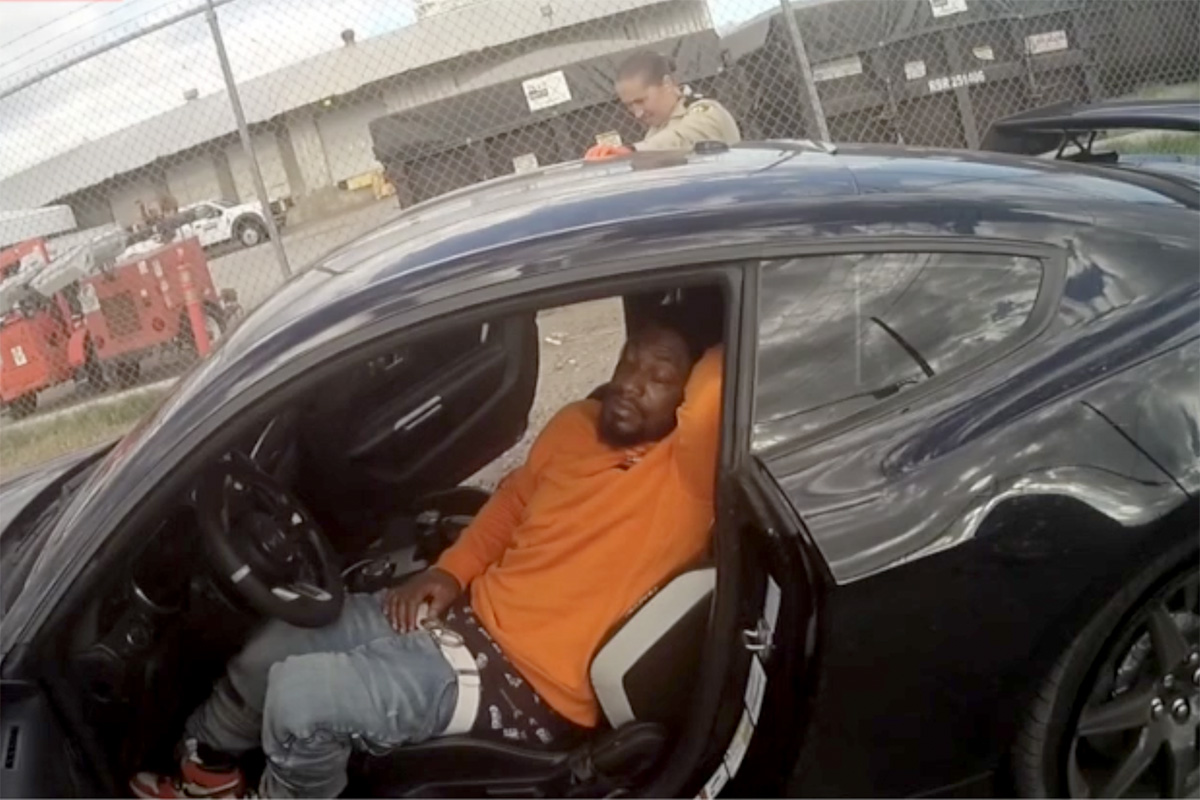 Marshawn Lynch berbau alkohol saat ditangkap atas tuduhan DUI, kata polisi – VIDEO