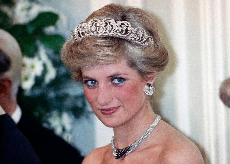 FILE - Dalam file foto Senin, 2 November 1987 ini, Diana dari Inggris, Putri Wales, digambarkan ...