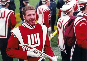 Jeff Caldwell di hari-hari marching band-nya di University of Wisconsin.  (Foto sopan)