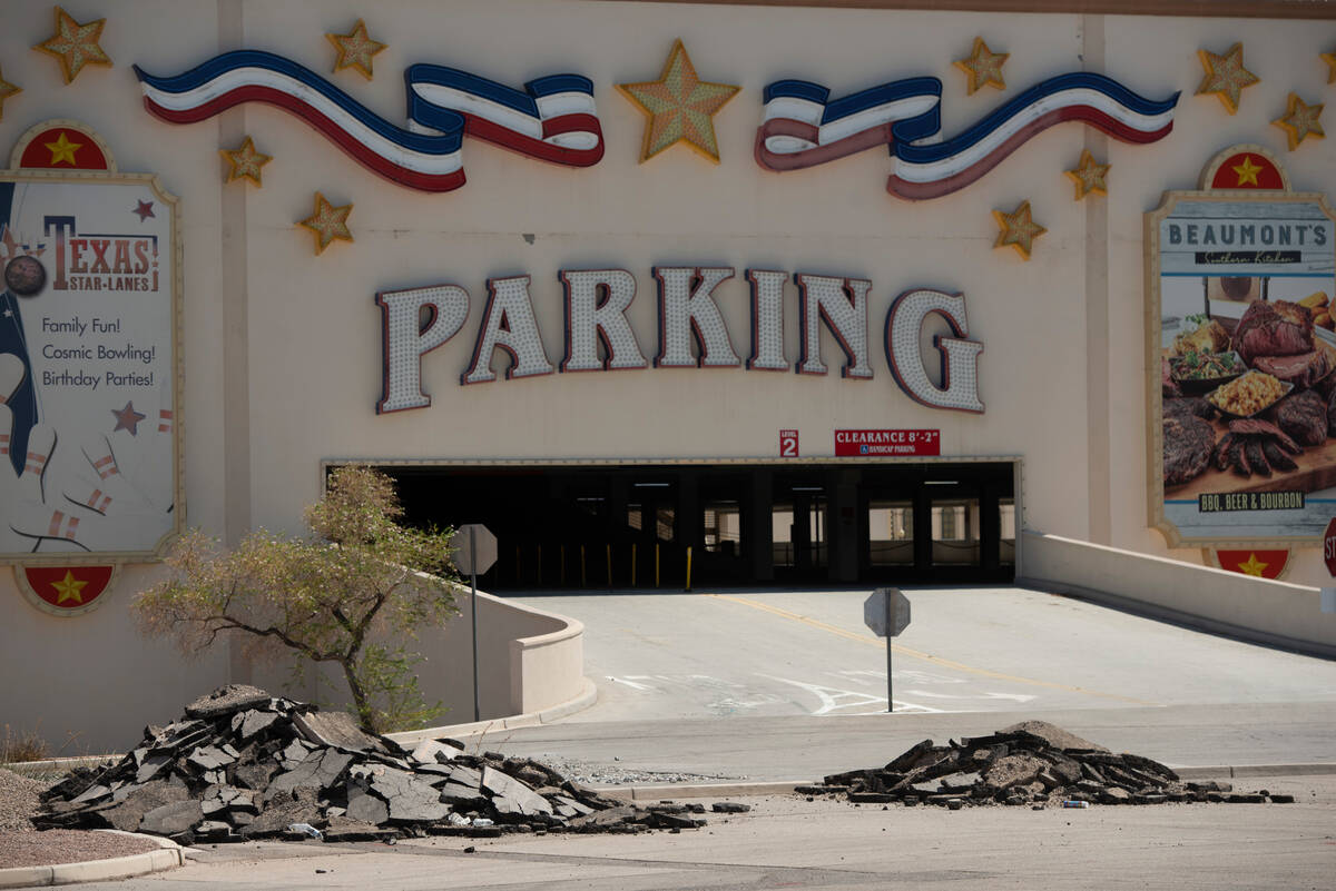 GOING, GOING, GONE: Las Vegas hotel demolitions go boom! – New York Daily  News