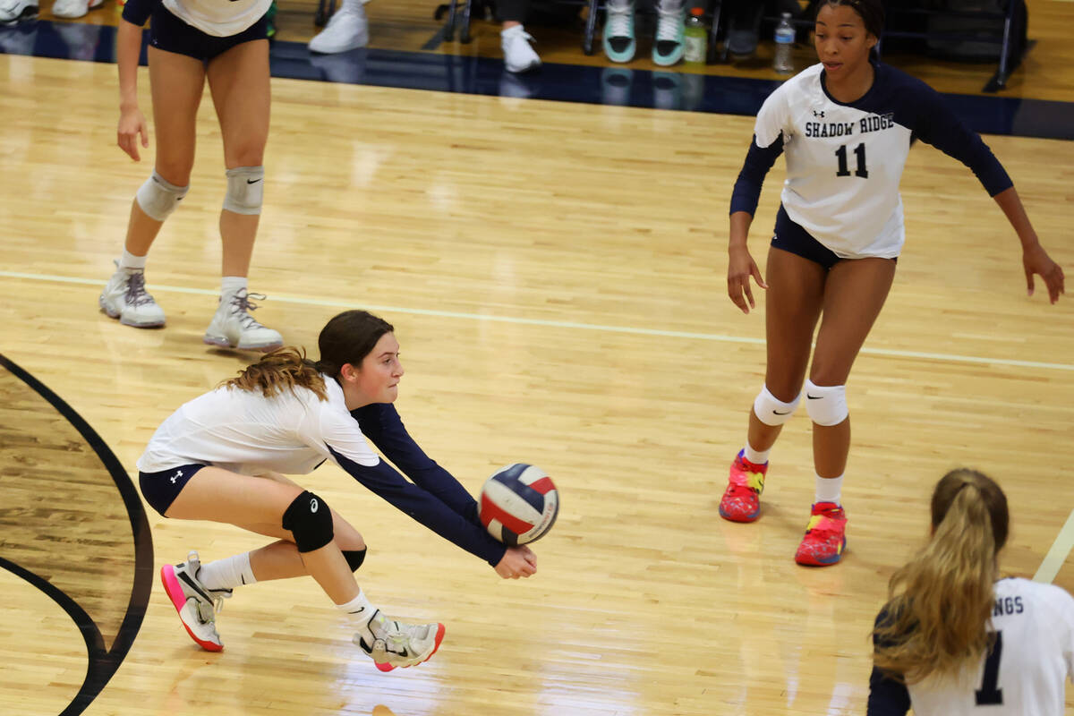 Shadow Ridge Elaina Smith (3) saves the ball during a girl's volleyball game against Palo Verde ...