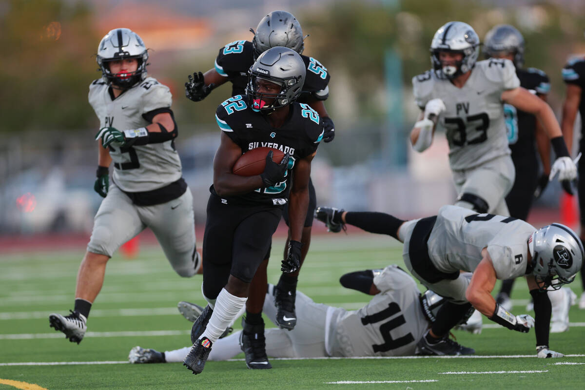 Silverado's Caden Harris (22) runs the ball against Palo Verde during the first half of a footb ...