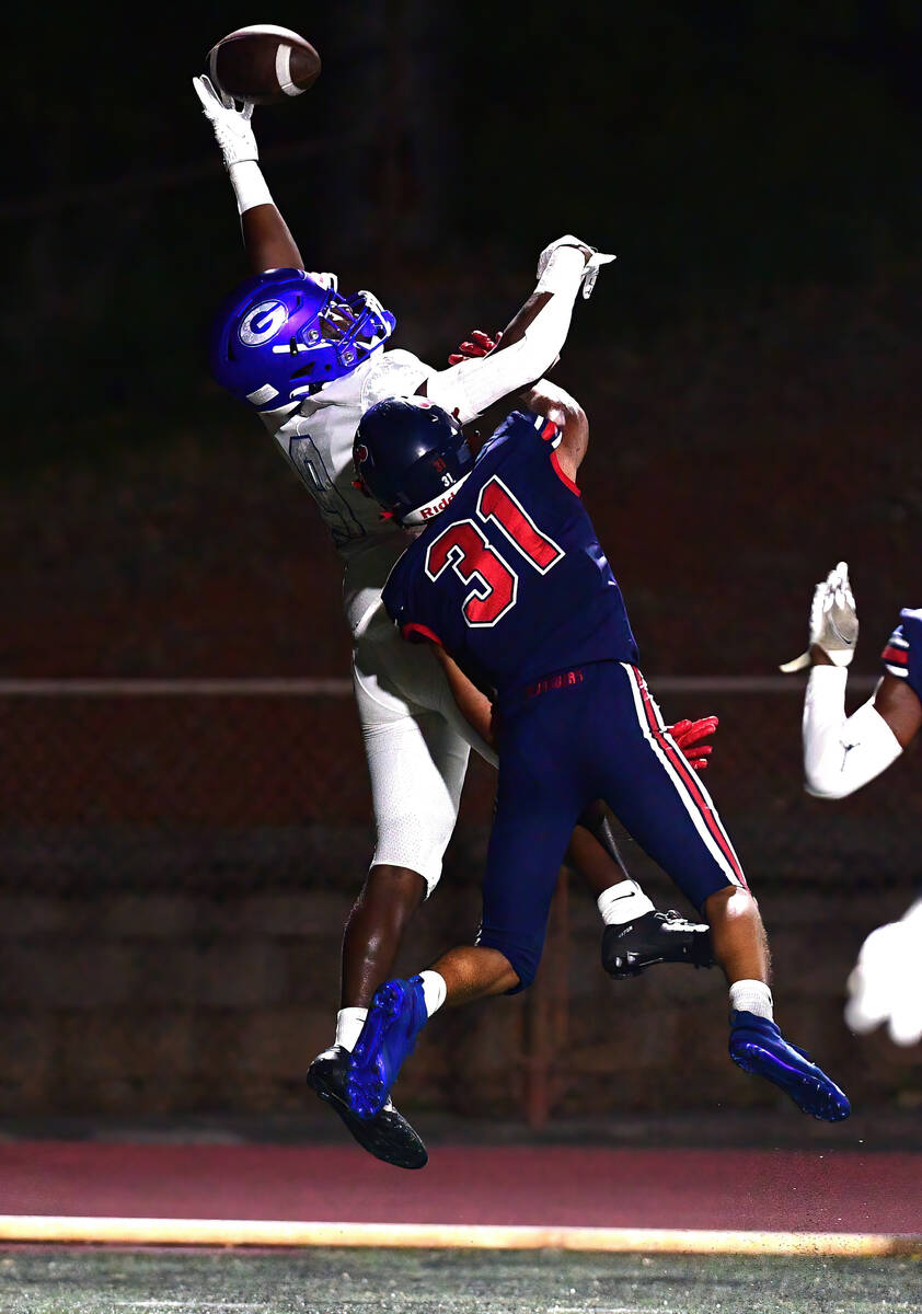 Bishop Gorman tight end Elija Lofton (9) attempted a catch during a game between the Bishop Gor ...