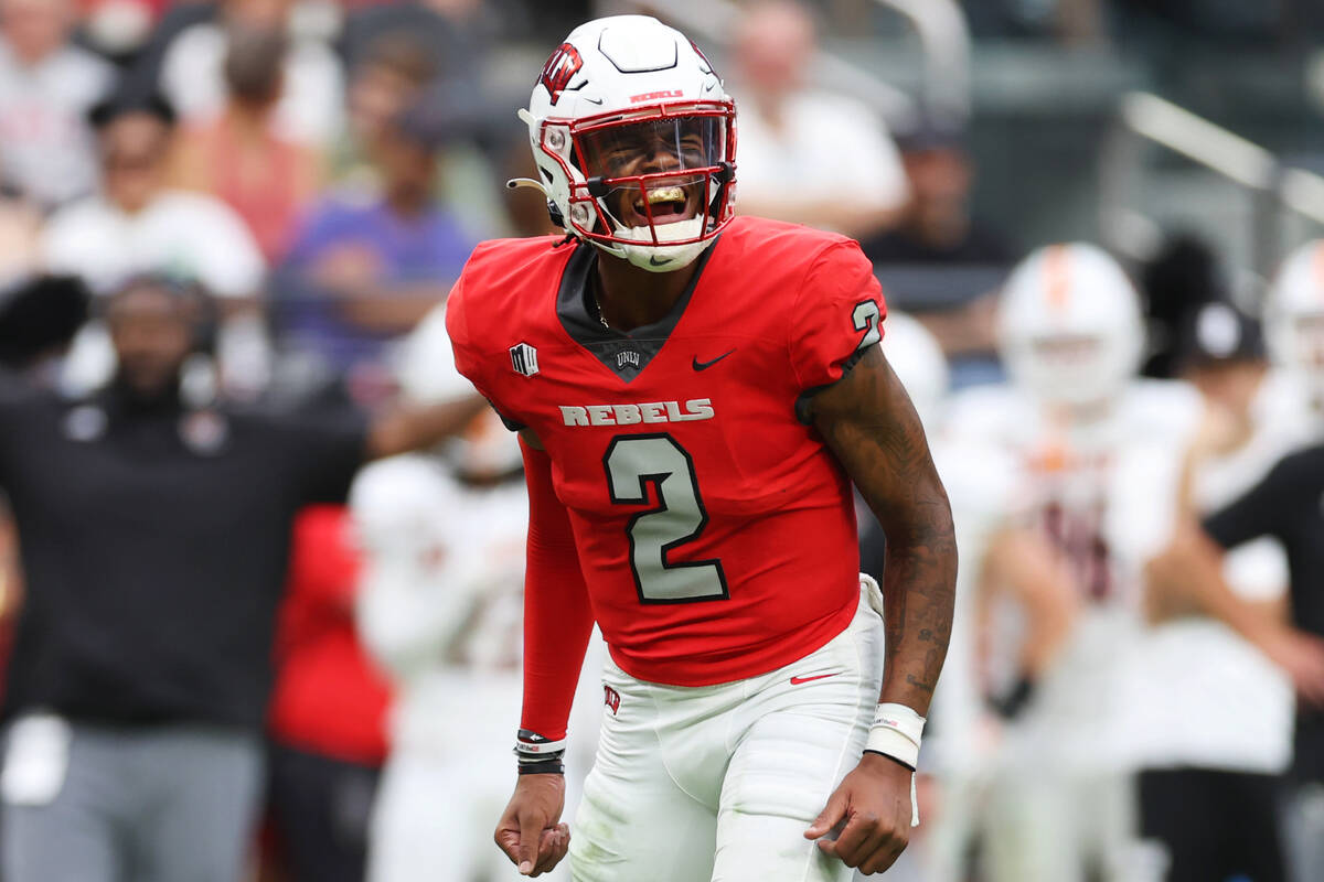 UNLV Rebels quarterback Doug Brumfield (2) gets ready to snap the ball during the first half of ...