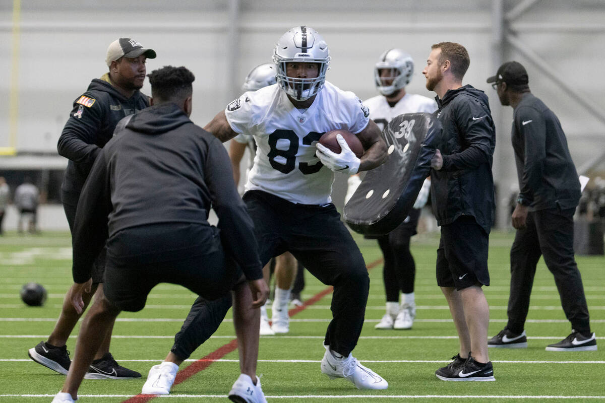 Tight end (83) Darren Waller of the Las Vegas Raiders warms up before  playing against the Los Angeles Chargers in an NFL football game, Sunday,  Sept. 11, 2022, in Inglewood, Calif. Chargers