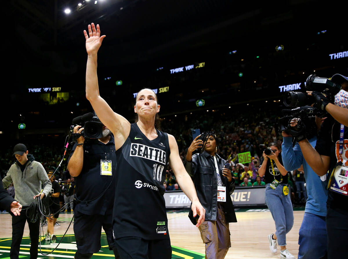 Seattle Storm guard Sue Bird (10) acknowledges the crowd chanting "Thank you Sue" aft ...