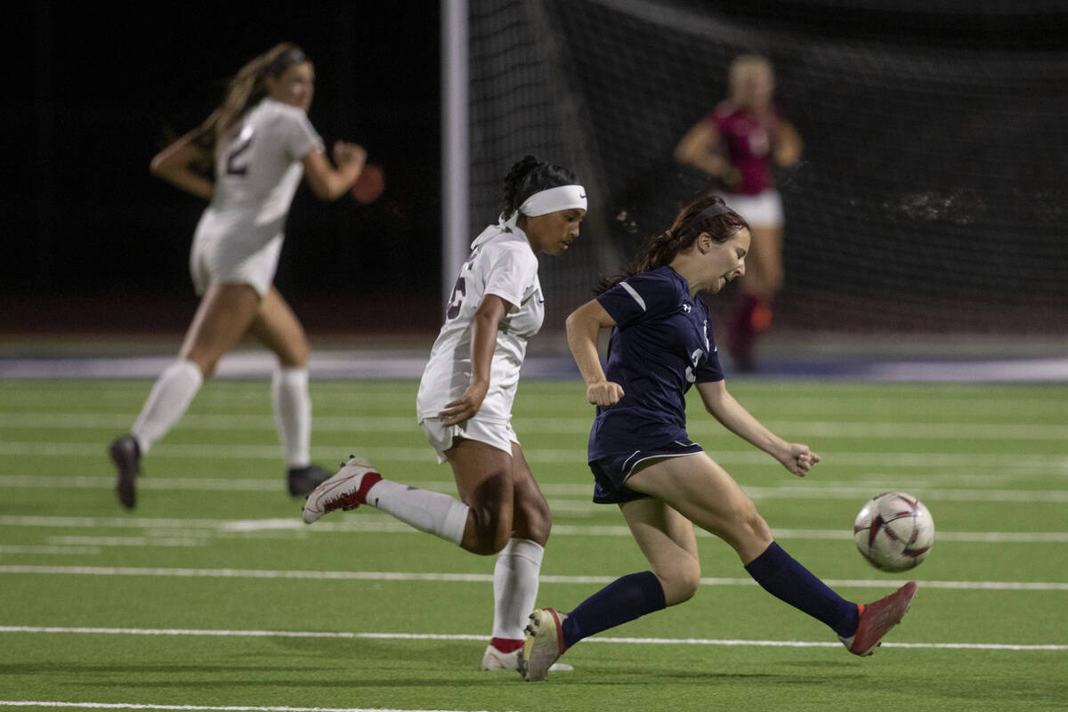 Centennial High School sophomore Natalie Sligar (3) passes the ball with Desert Oasis senior La ...