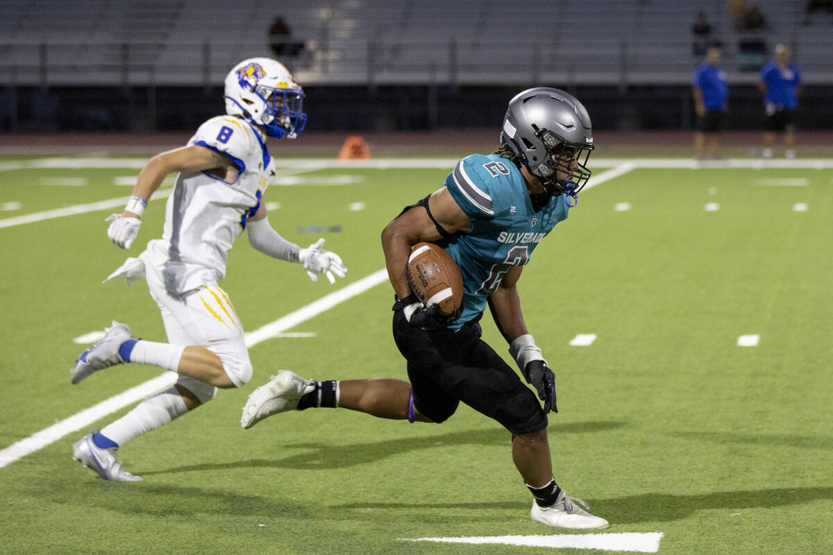 Silverado senior Donavyn Pellot (2) runs the ball during their game against Sierra Vista at Sil ...