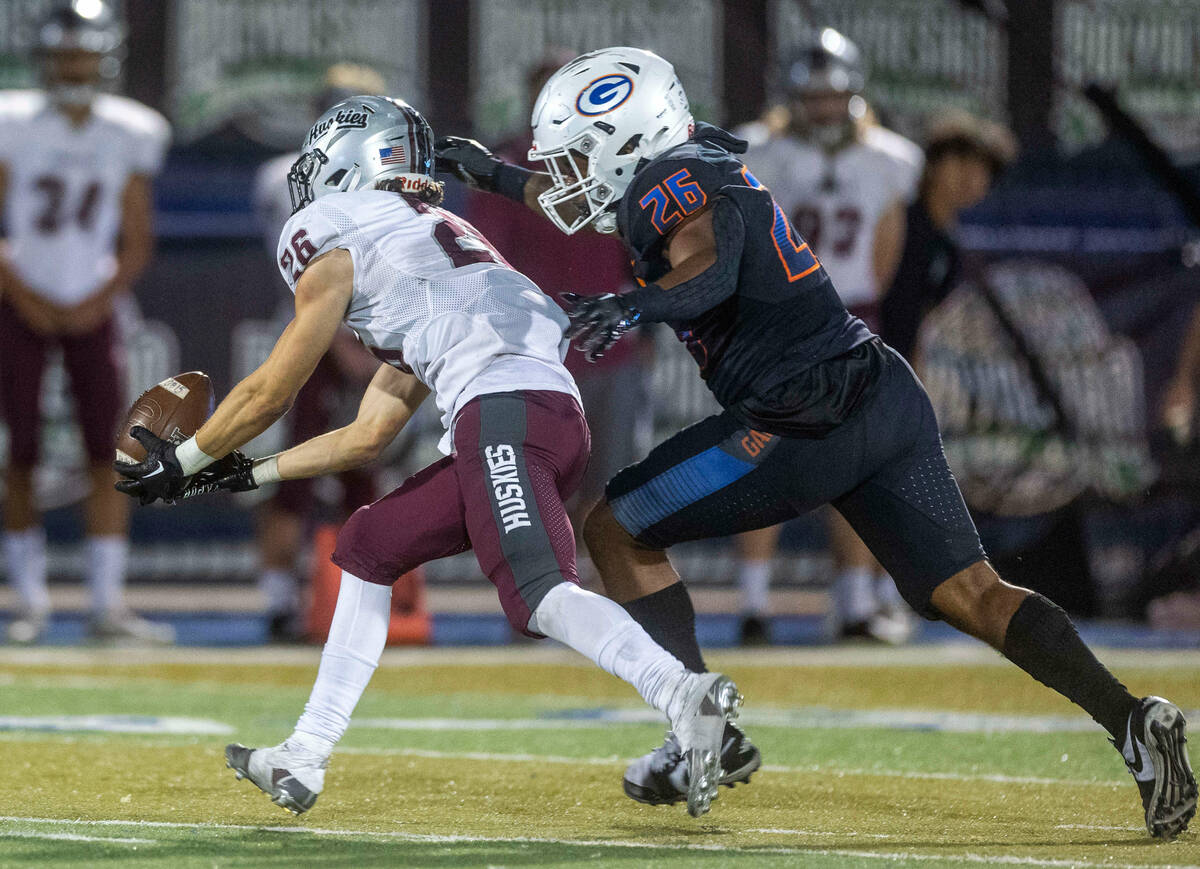 Hamilton running back Logan Krei (26) extends for a catch as Bishop Gorman linebacker Jamih Oti ...