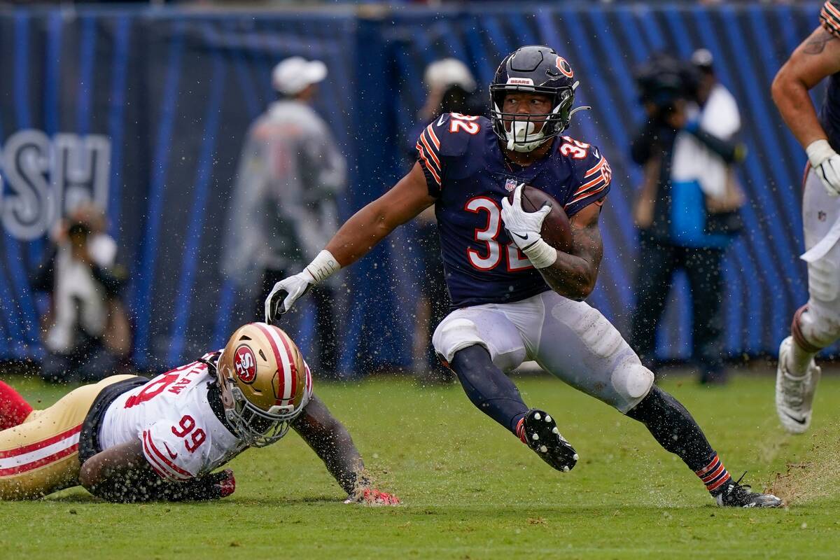 Chicago Bears' David Montgomery runs past San Francisco 49ers' Javon Kinlaw during the first ha ...