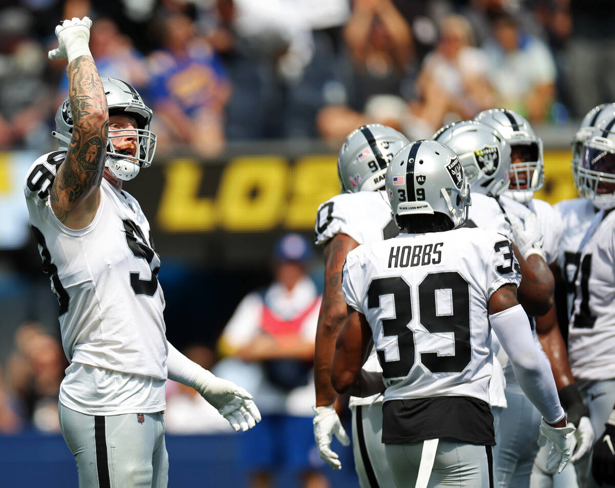 Raiders defensive end Maxx Crosby (98) gestures to the crowd during the first half of a NFL foo ...