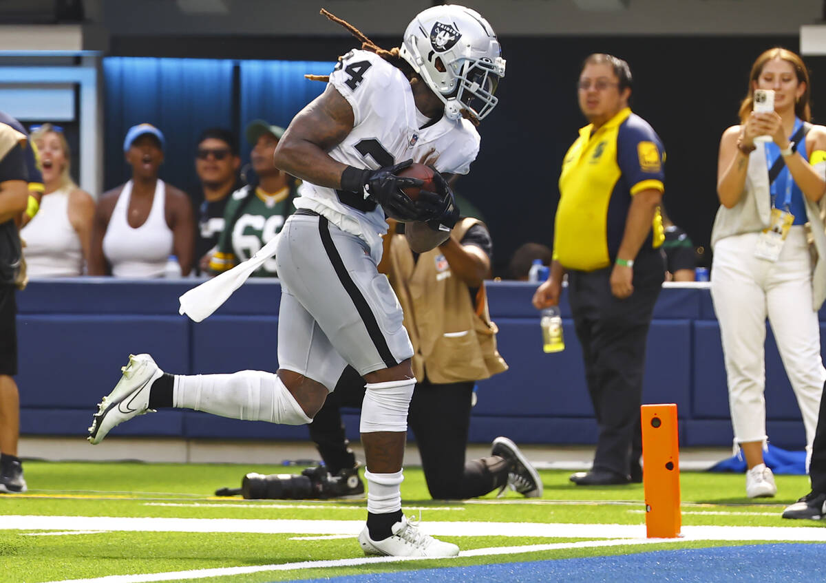 Raiders running back Brandon Bolden (34) runs into the end zone to score a touchdown against th ...
