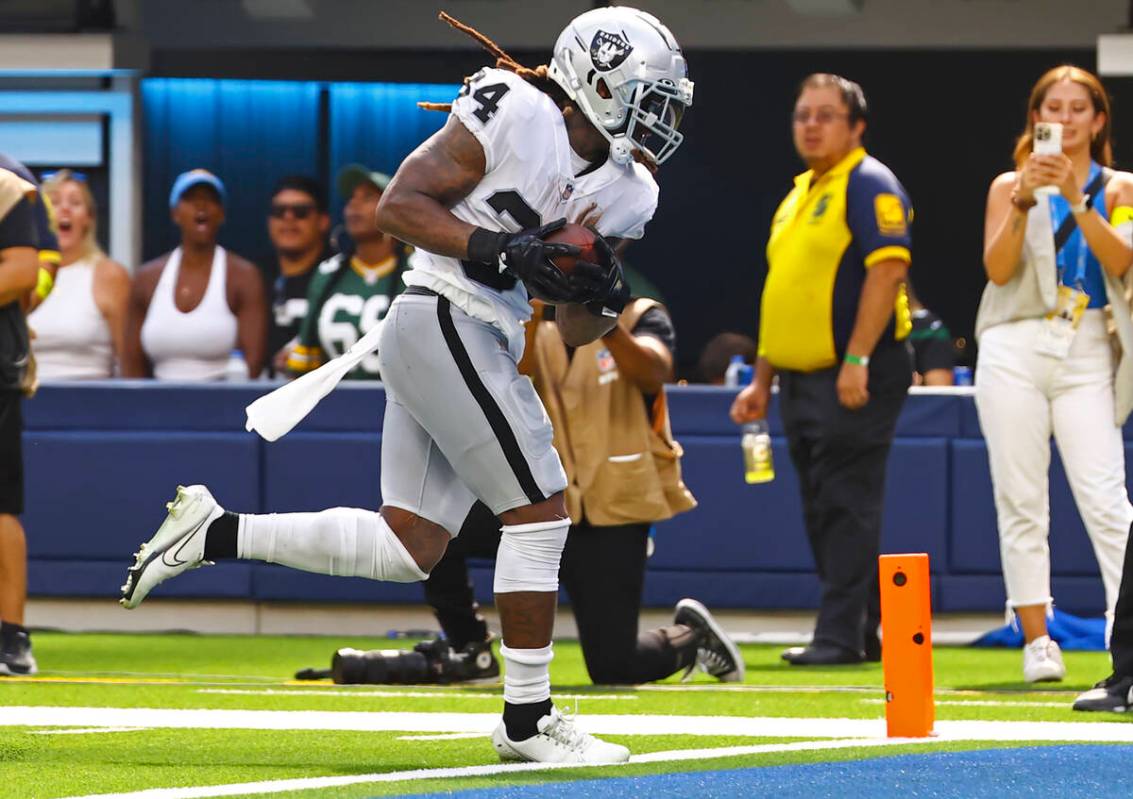 Raiders running back Brandon Bolden (34) runs into the end zone to score a touchdown against th ...