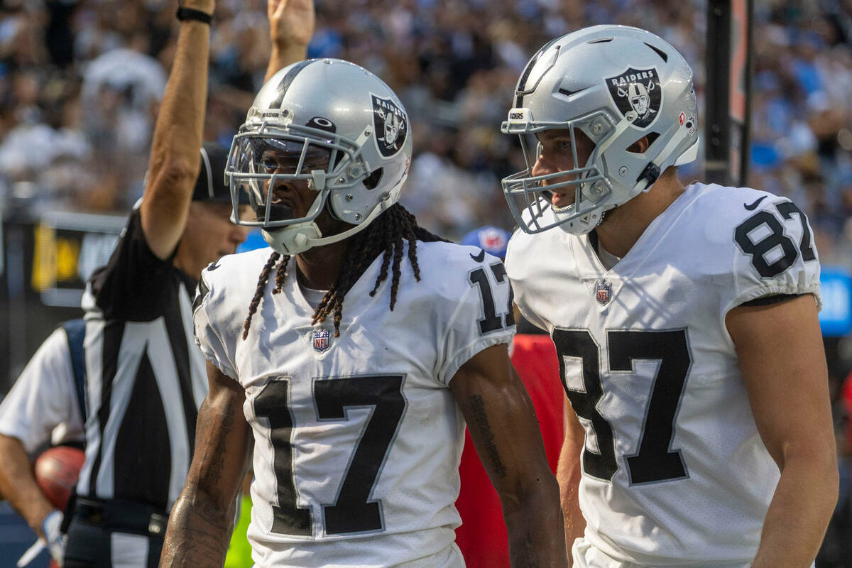 Raiders tight end Foster Moreau (87) celebrates wide receiver Davante Adams (17)’s touch ...