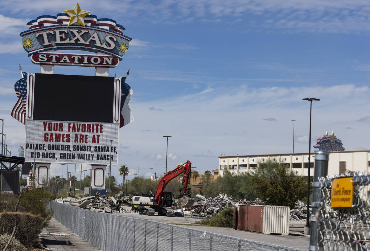 Crews tear down Texas Station, on Monday, Sept. 12, 2022, in North Las Vegas. (Bizuayehu Tesfay ...