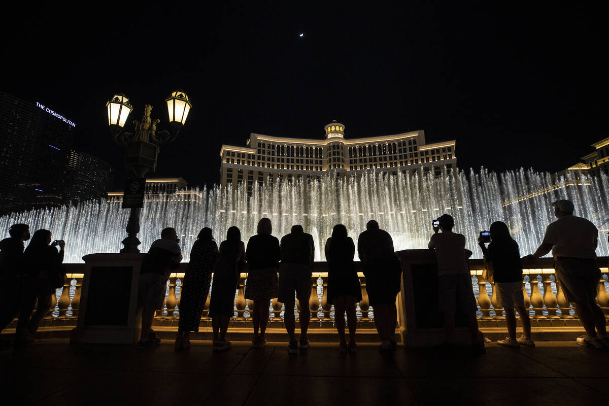 People enjoy the Fountains of Bellagio on March 19, 2021. (Benjamin Hager/Las Vegas Review-Jour ...