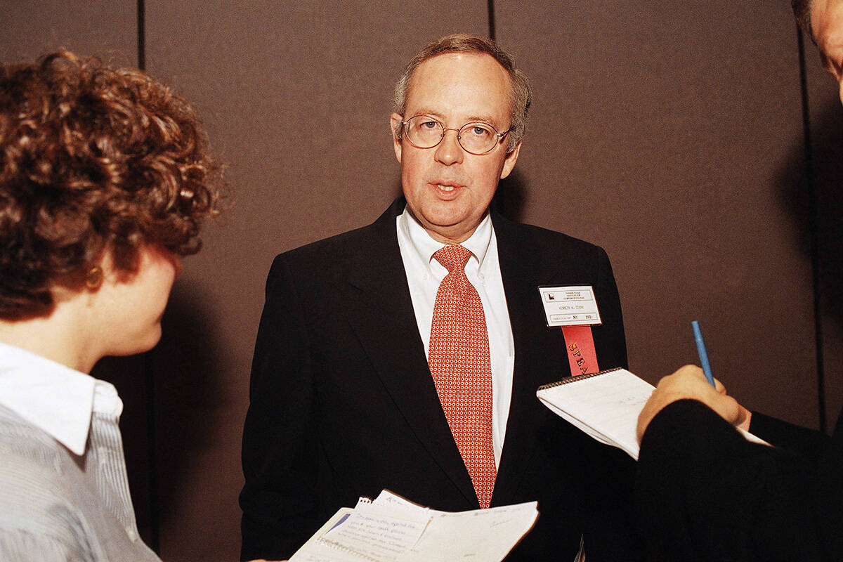Whitewater special prosecutor Kenneth Starr answers questions from the media after his speech a ...