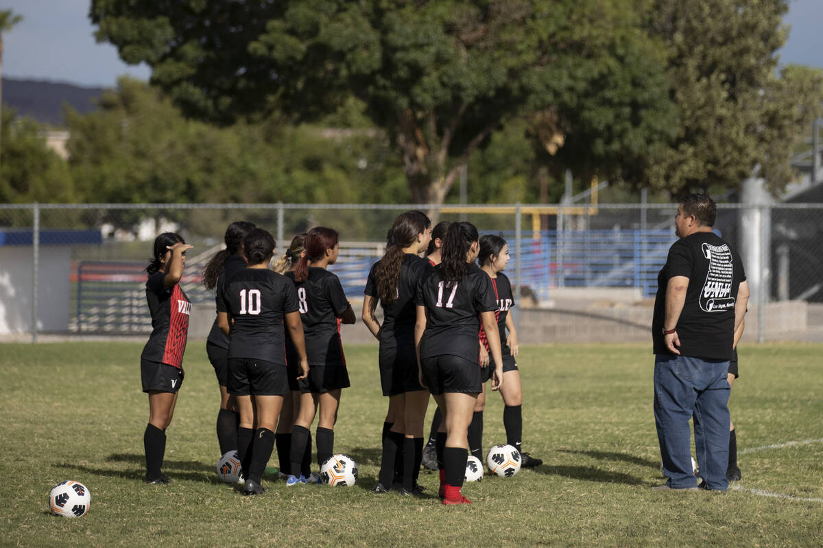 Valley High School hosts Spring Valley High School on Tuesday, Sept. 13, 2022, in Las Vegas. (S ...