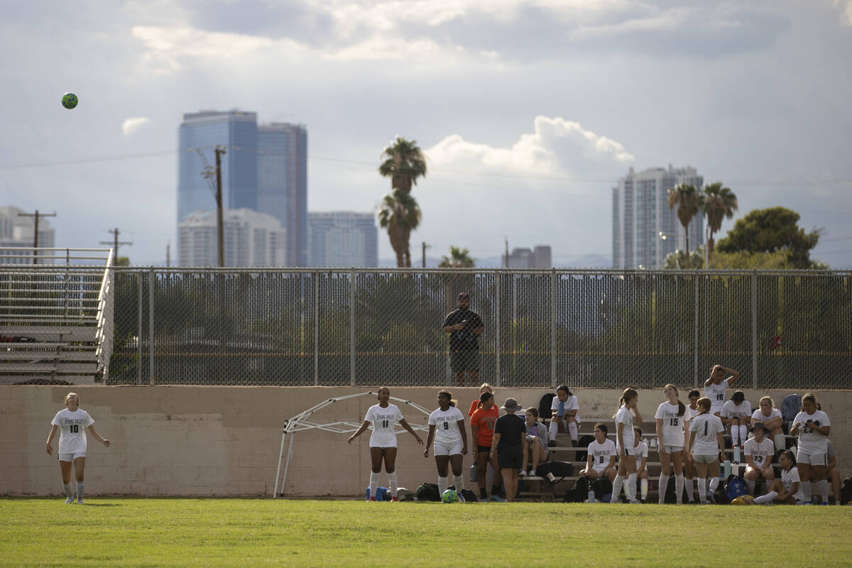 Valley High School hosts Spring Valley High School on Tuesday, Sept. 13, 2022, in Las Vegas. (S ...